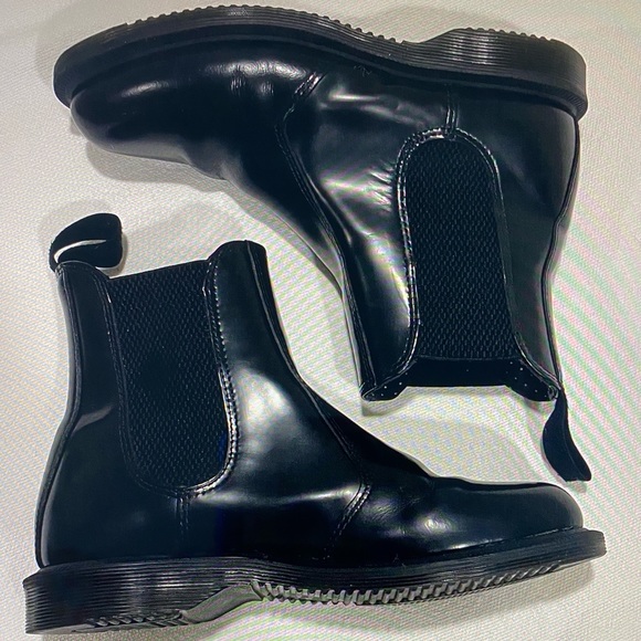 DOC MARTENS Flora Chelsea Boots Black Leather Slip On Women’s Sz 5 - Picture 1 of 16